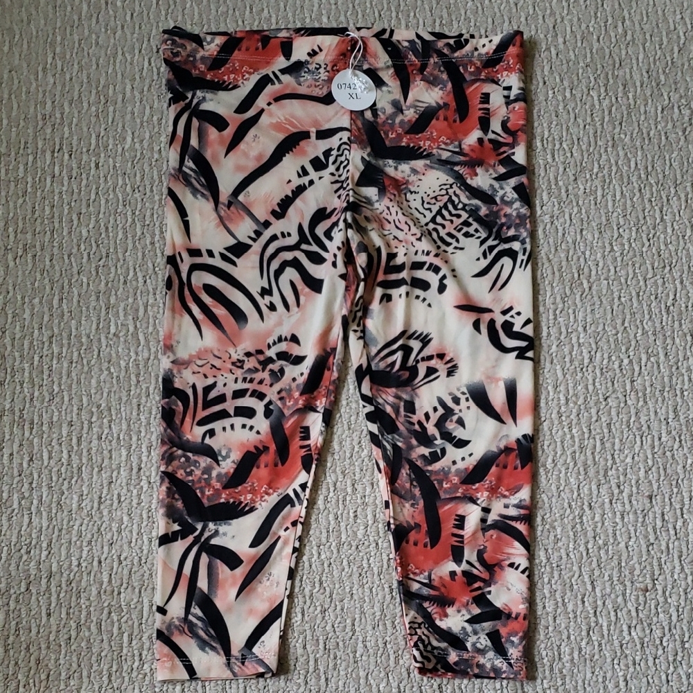 Women's Abstract Print Leggings - Black and Red